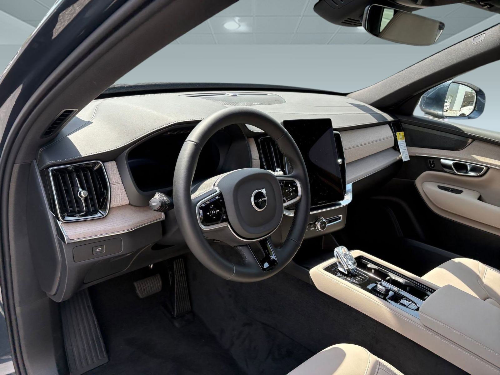 2026 Volvo XC90 Plus photo 4