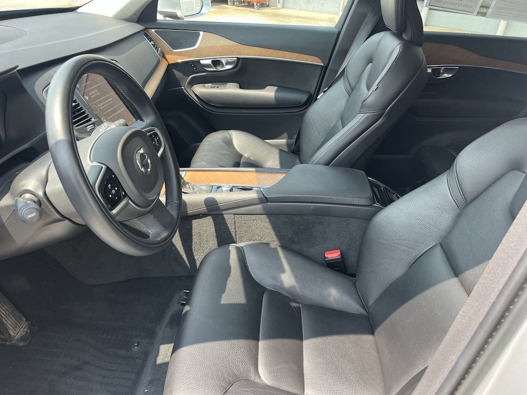 Certified 2022 Volvo XC90 T6 Momentum 7 Passenger T6 AWD Momentum 7P