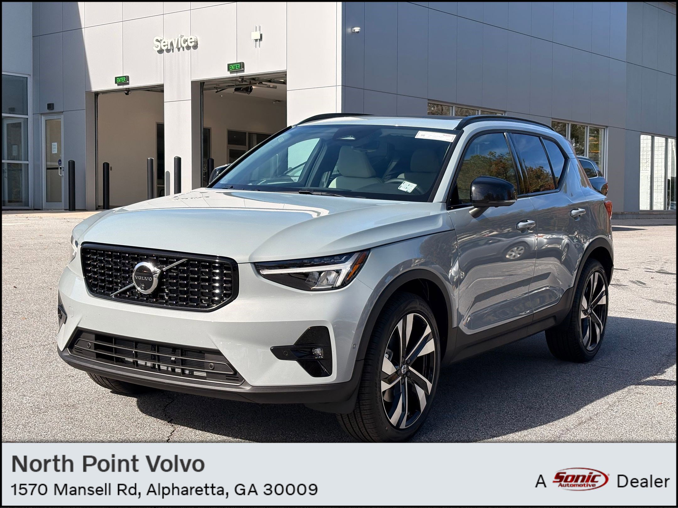 2026 Volvo XC40 B4 Plus Dark FWD's photo