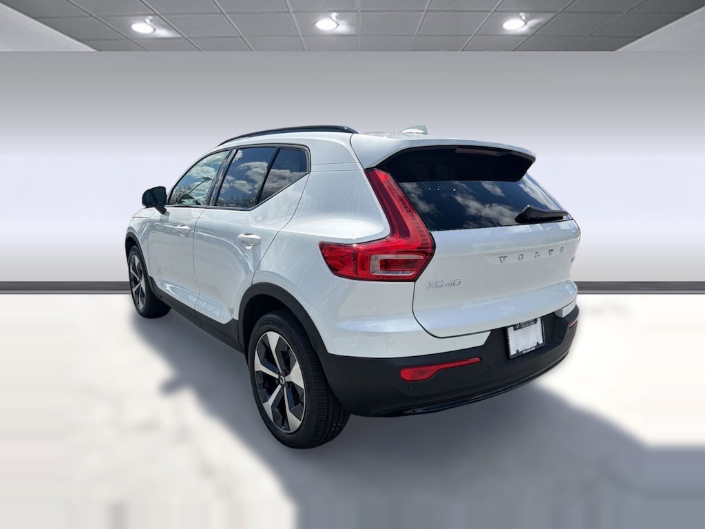 New 2026 Volvo XC40 B5 Plus SUV