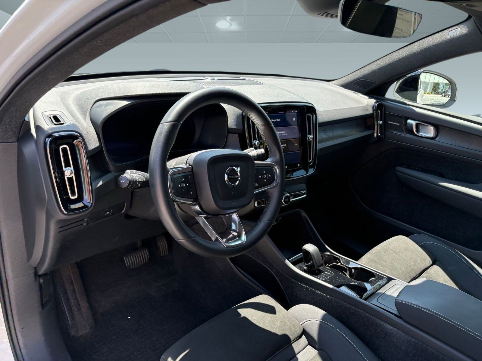 2023 Volvo C40 Recharge Ultimate photo 3