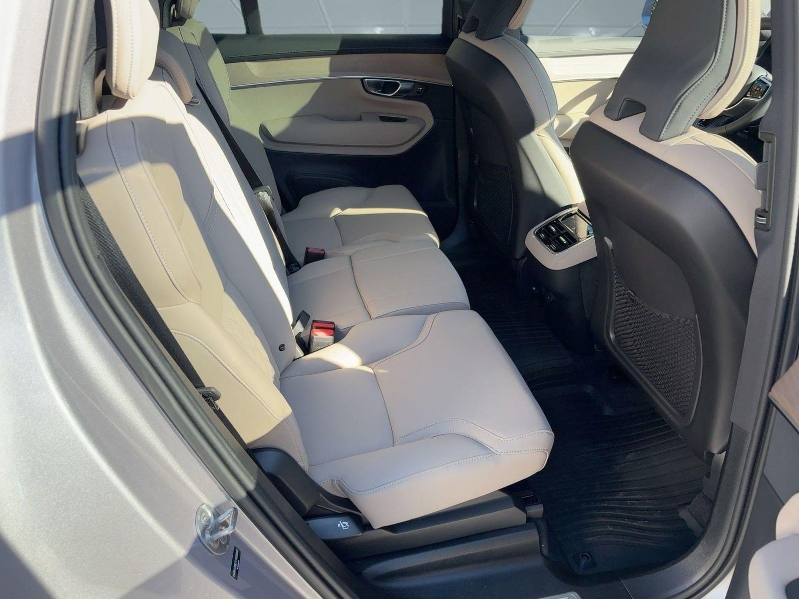 2026 Volvo XC90 Plus - Photo 29