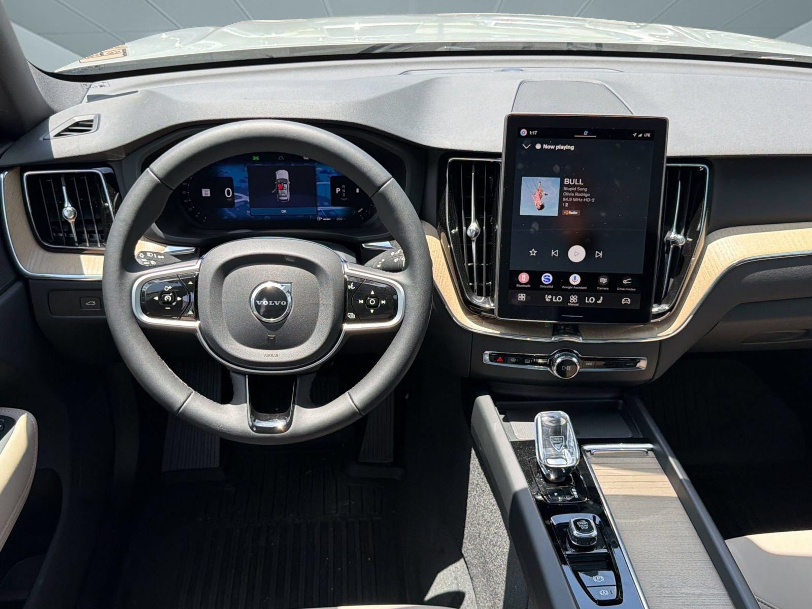 2026 Volvo XC60 Plus - Photo 28