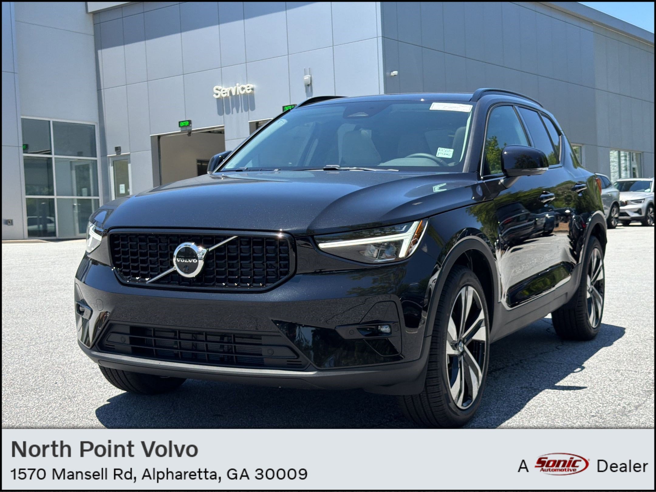 2026 Volvo XC40 B4 Plus Dark FWD's photo