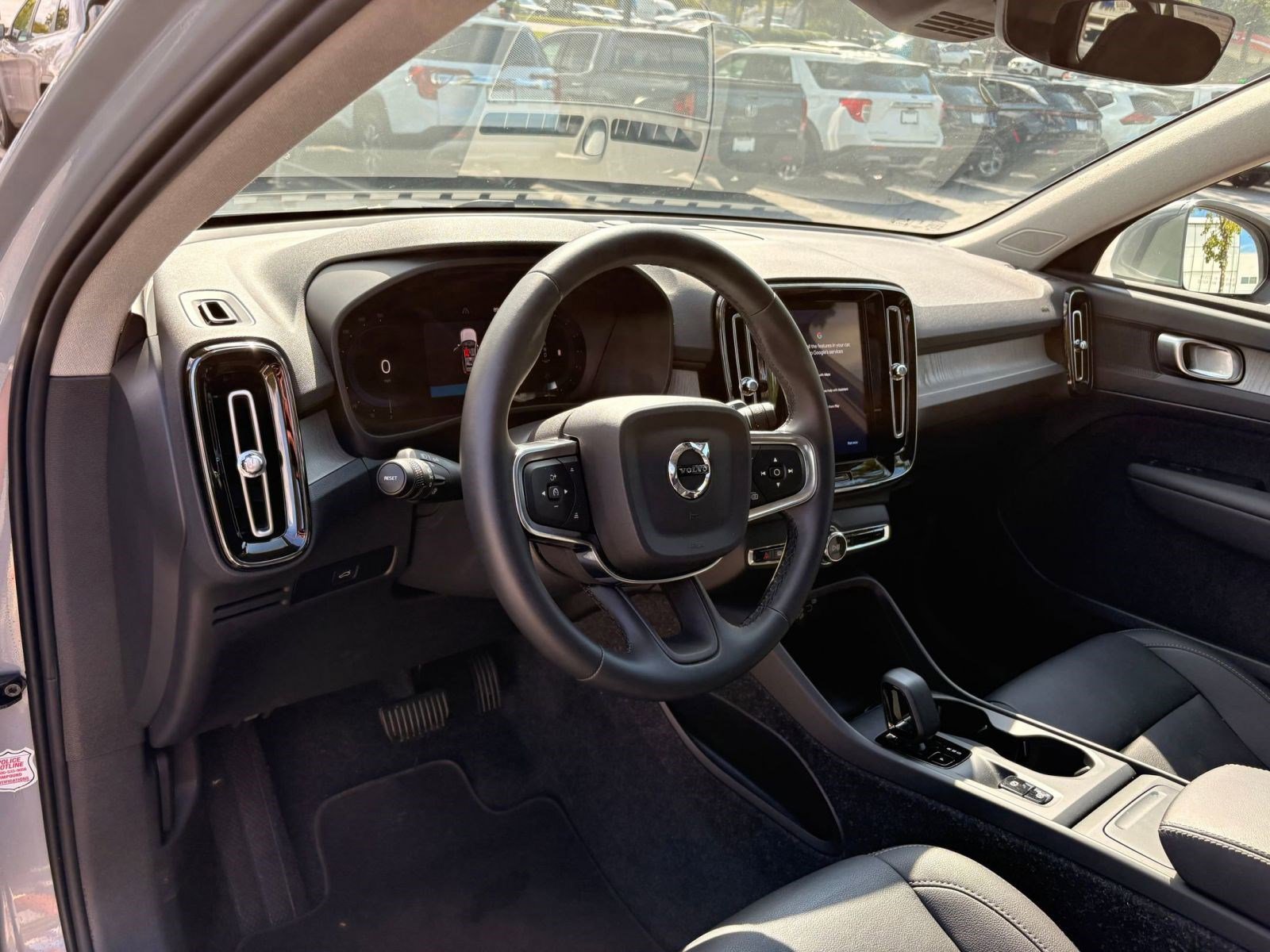 2025 Volvo XC40 AWD Core photo 4