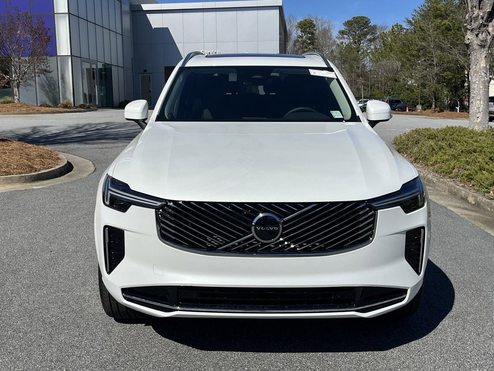 2025 Volvo XC90 Core photo 2