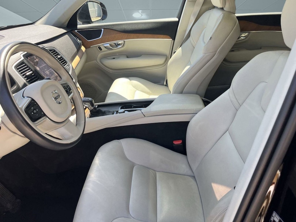 Certified 2022 Volvo XC90 T6 Momentum 7 Passenger T6 AWD Momentum 7P