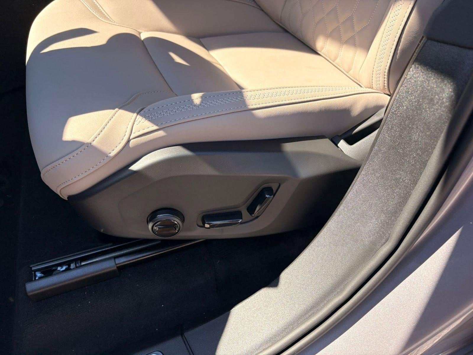 2026 Volvo XC90 Plus - Photo 13