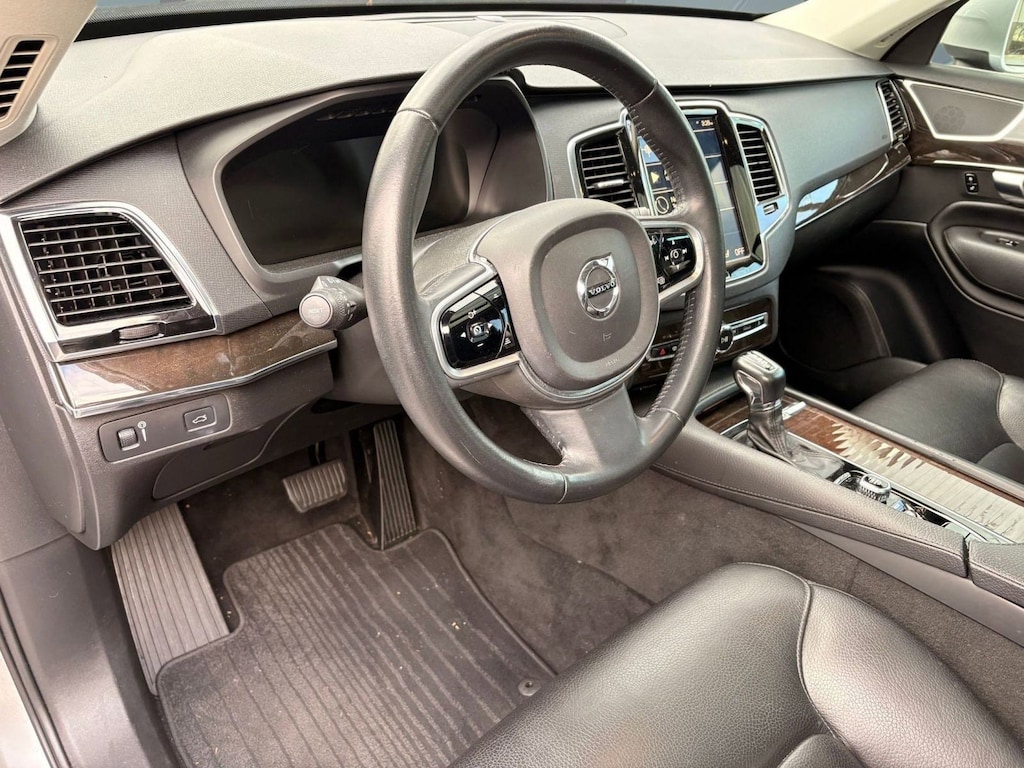 Used 2018 Volvo XC90 T6 Momentum 7 Passenger T6 AWD 7-Passenger Momentum