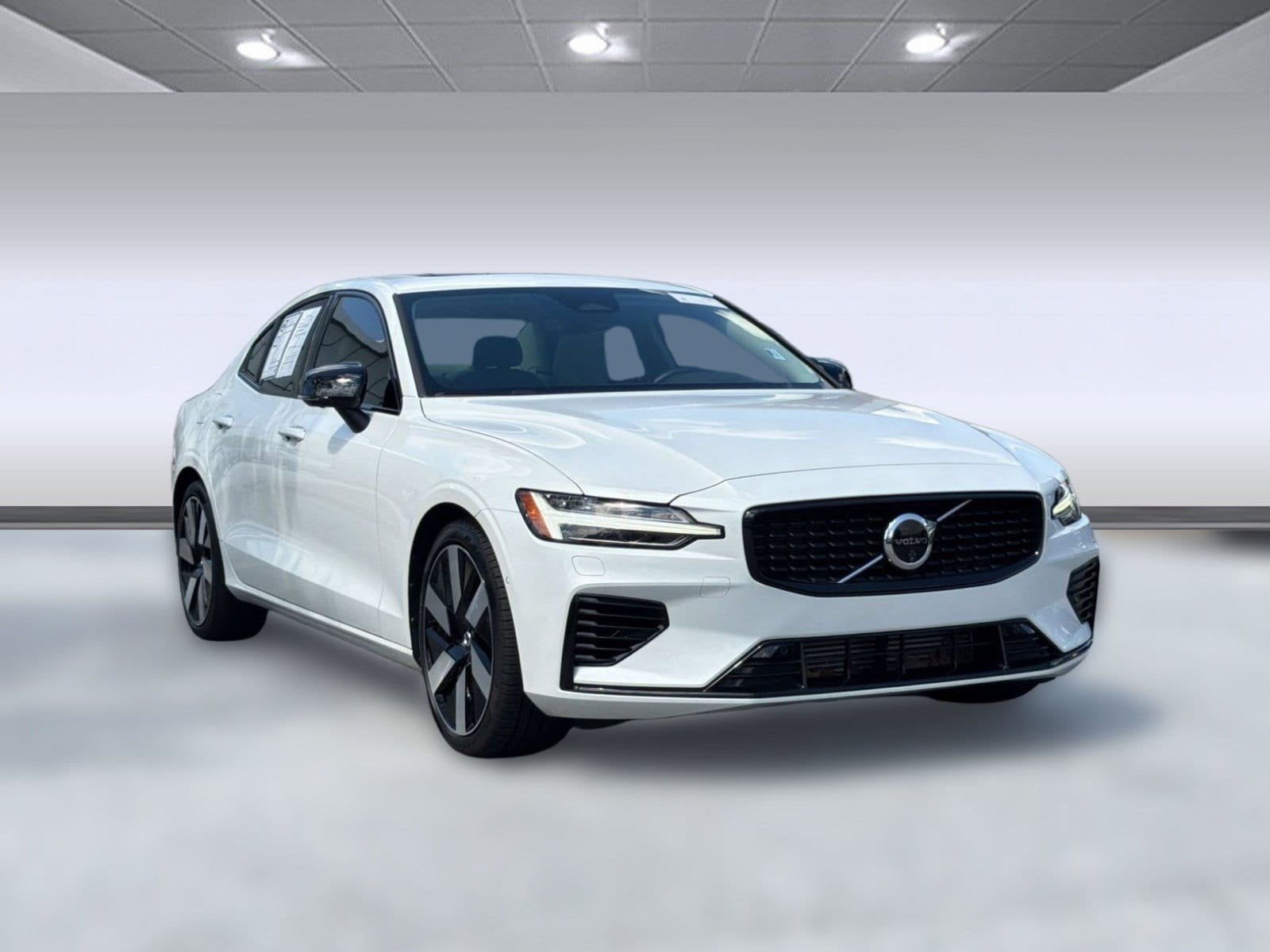 S60 Recharge Plug-In Hybrid T8 Plus Sedan