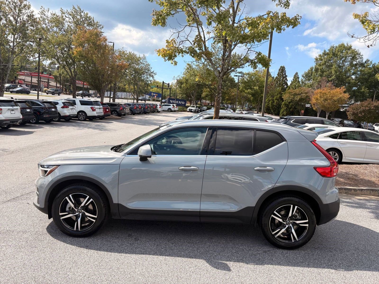 2025 Volvo XC40 AWD Core photo 2