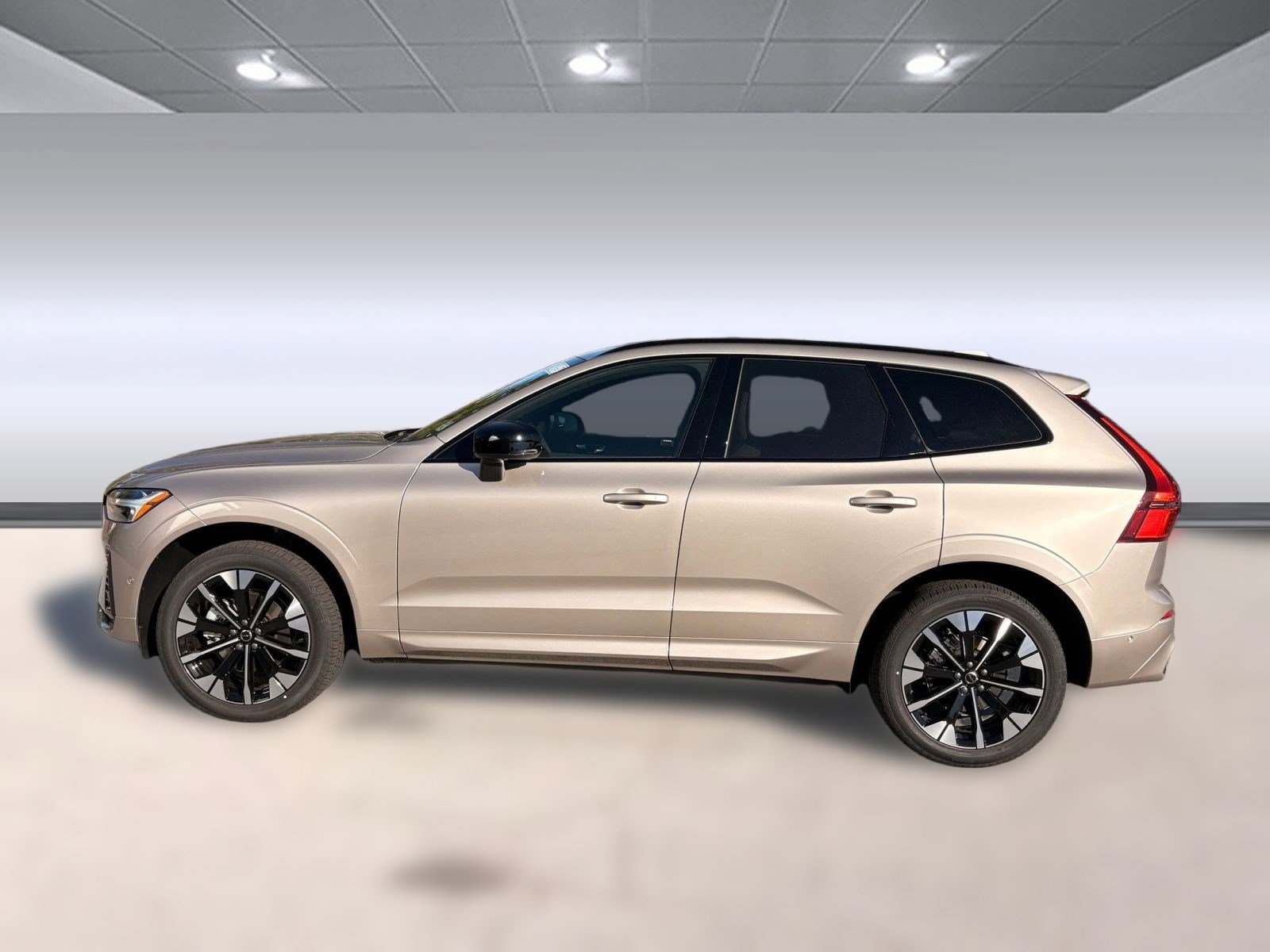 2026 Volvo XC60 B5 Plus photo 2