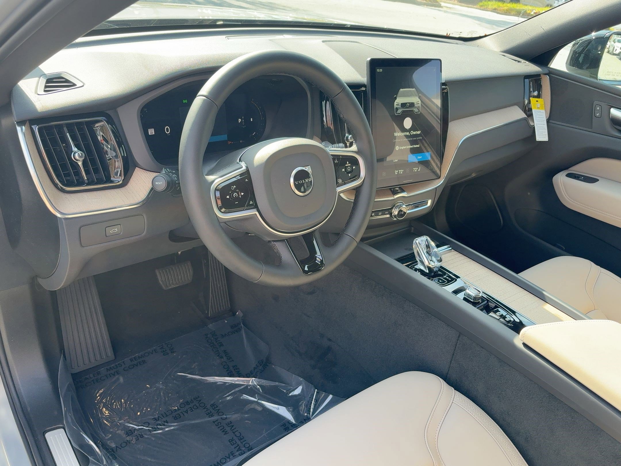 2026 Volvo XC60 B5 Core photo 4