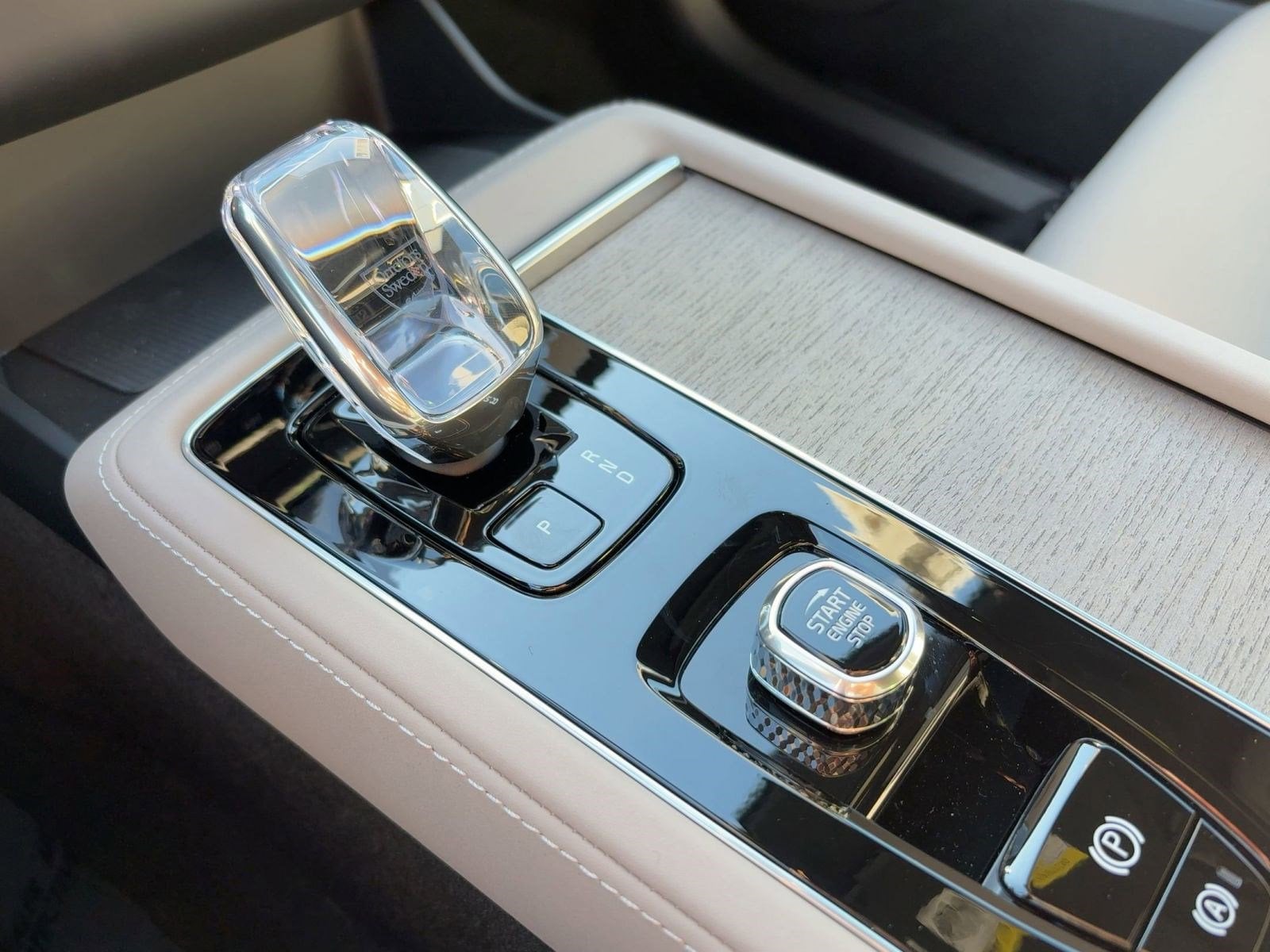 2026 Volvo XC90 Plus - Photo 17