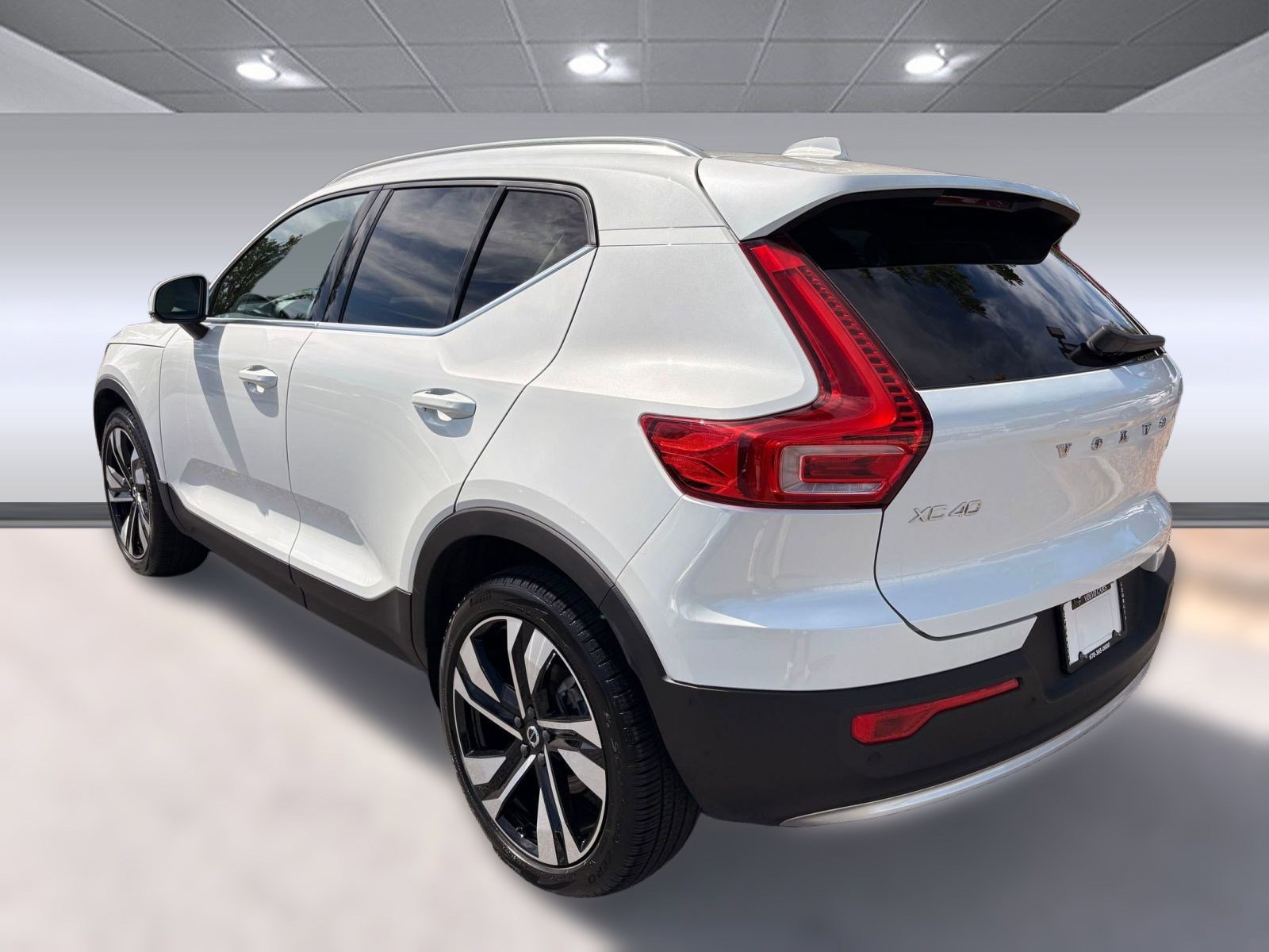 2025 Volvo XC40 AWD Plus photo 3