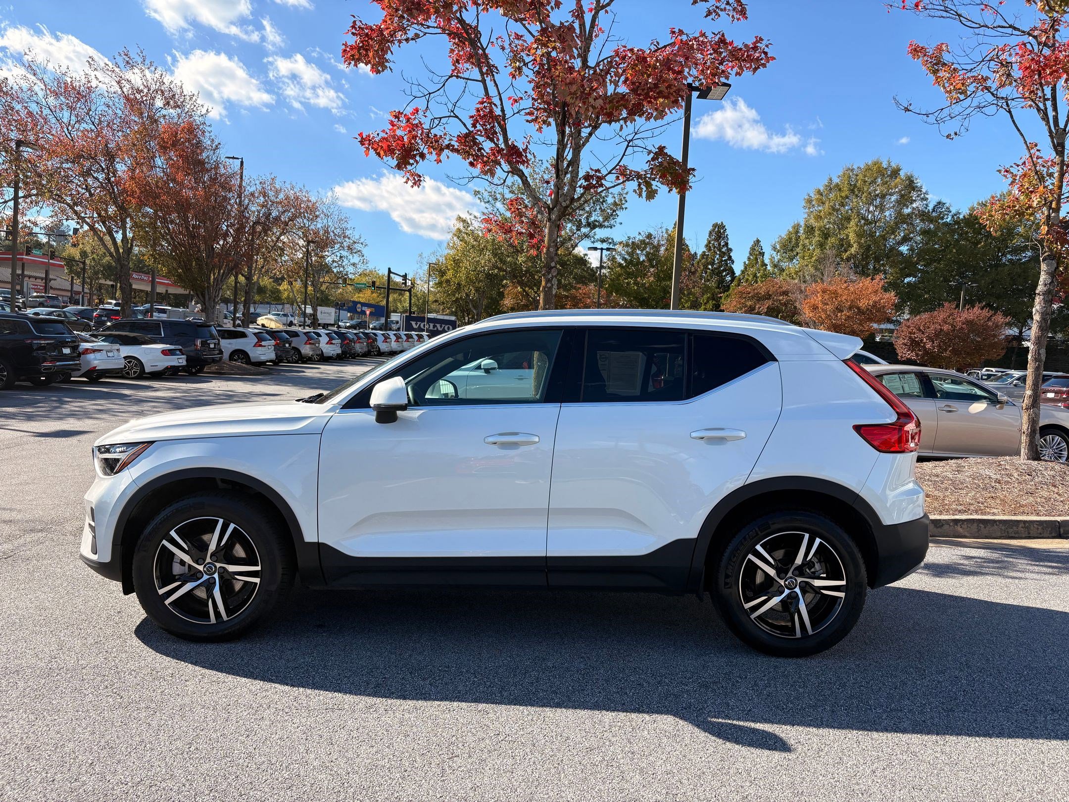 2025 Volvo XC40 AWD Core photo 2