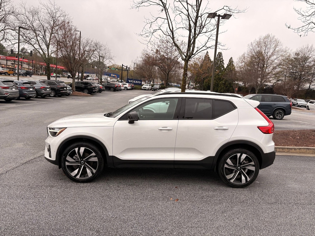Certified 2025 Volvo XC40 B5 Plus B5 AWD Plus Dark Theme