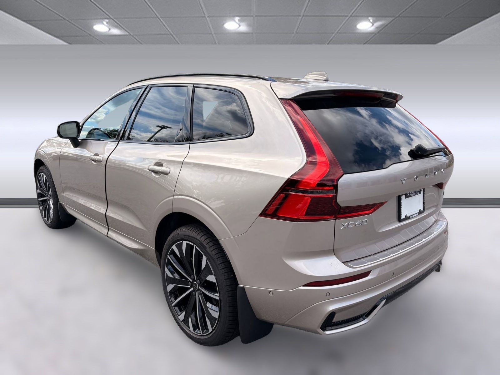 2026 Volvo XC60 B5 photo 2