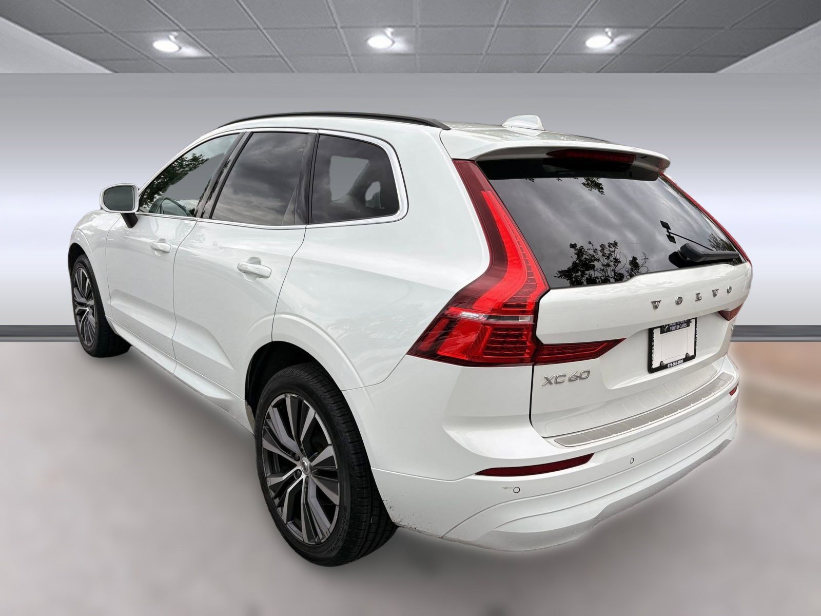 2022 Volvo XC60 B5 Momentum photo 3