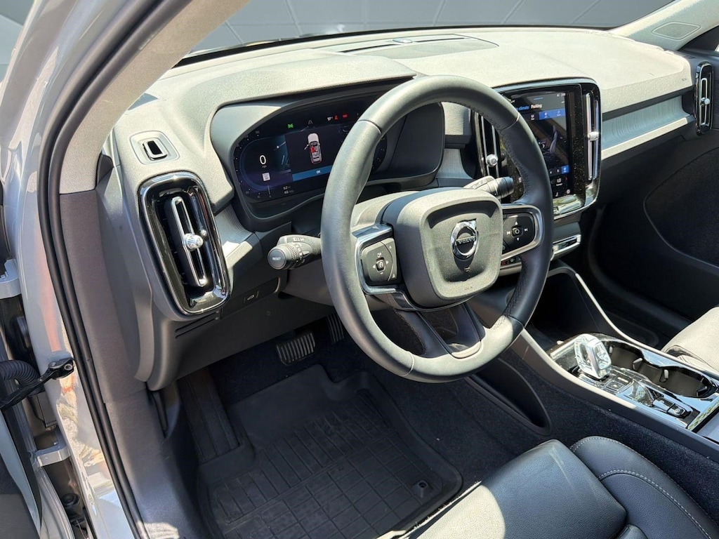 Used 2024 Volvo XC40 B5 Plus SUV