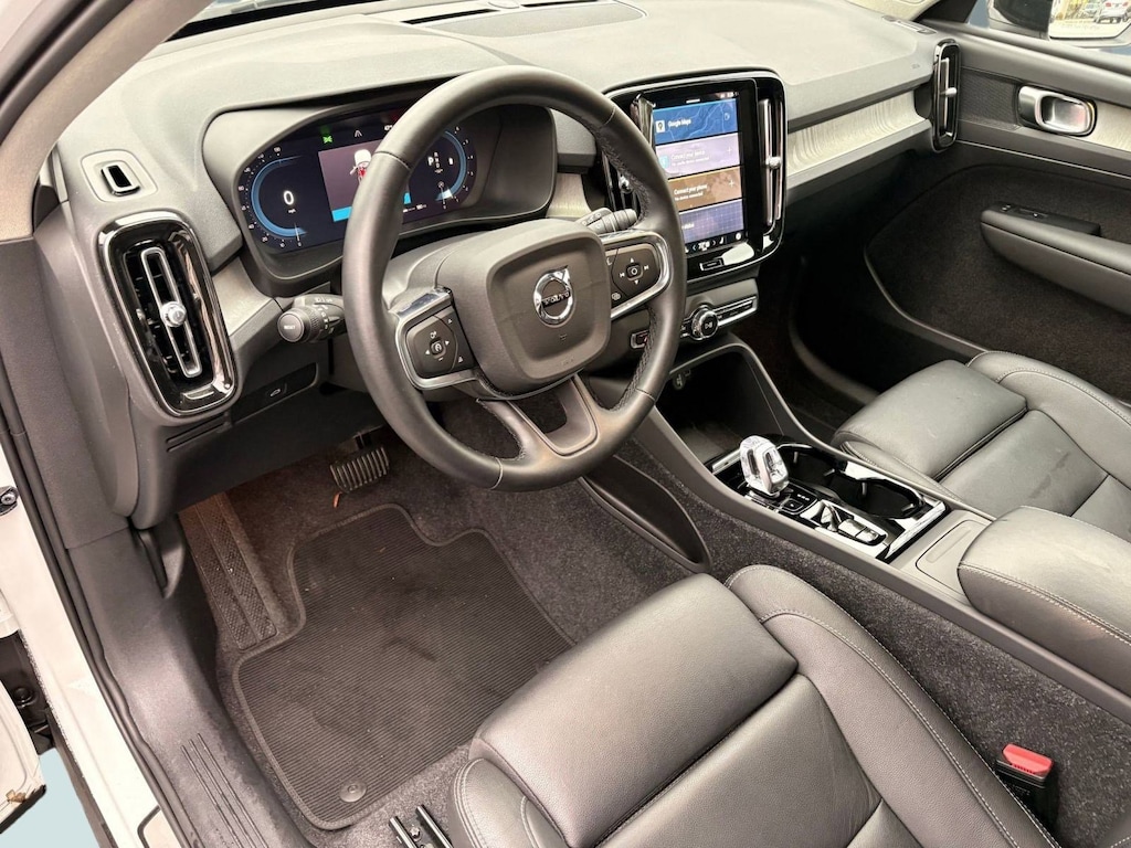 Certified 2025 Volvo XC40 B5 Plus B5 AWD Plus Dark Theme