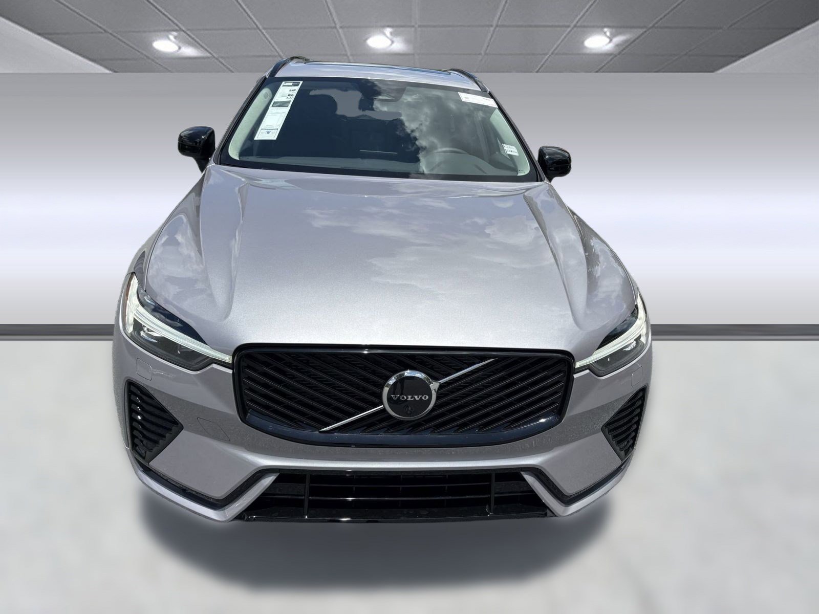 2026 Volvo XC60 B5 Plus photo 4