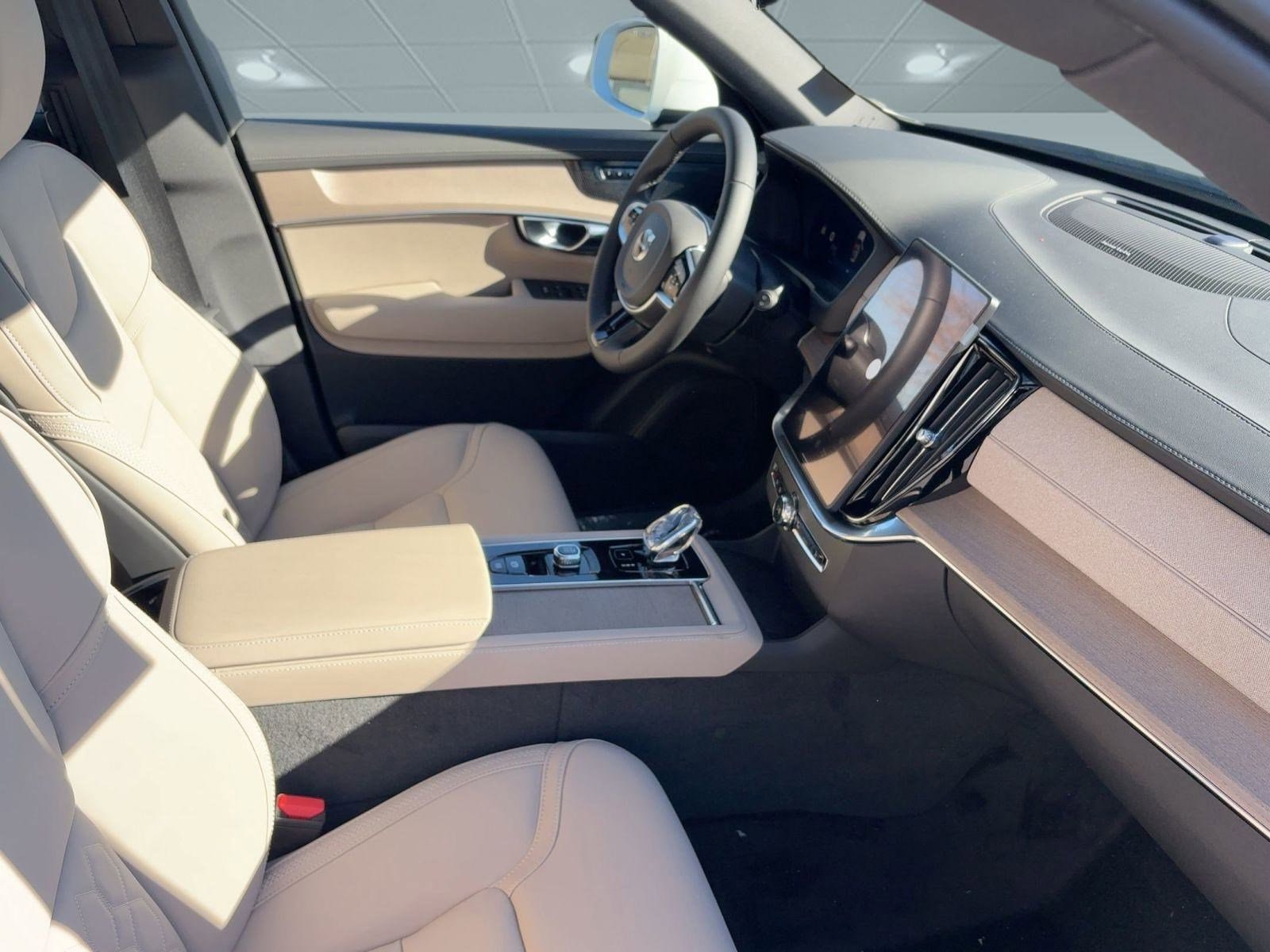 2026 Volvo XC90 Plus - Photo 30