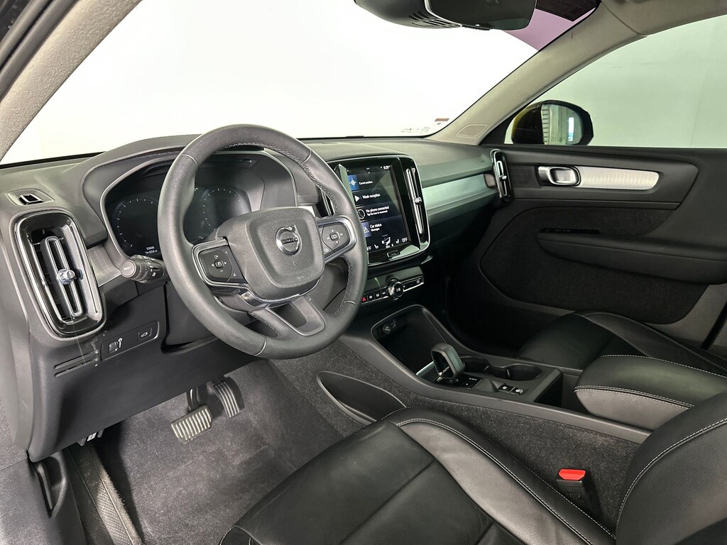 Used 2022 Volvo XC40 Momentum T5 AWD Momentum