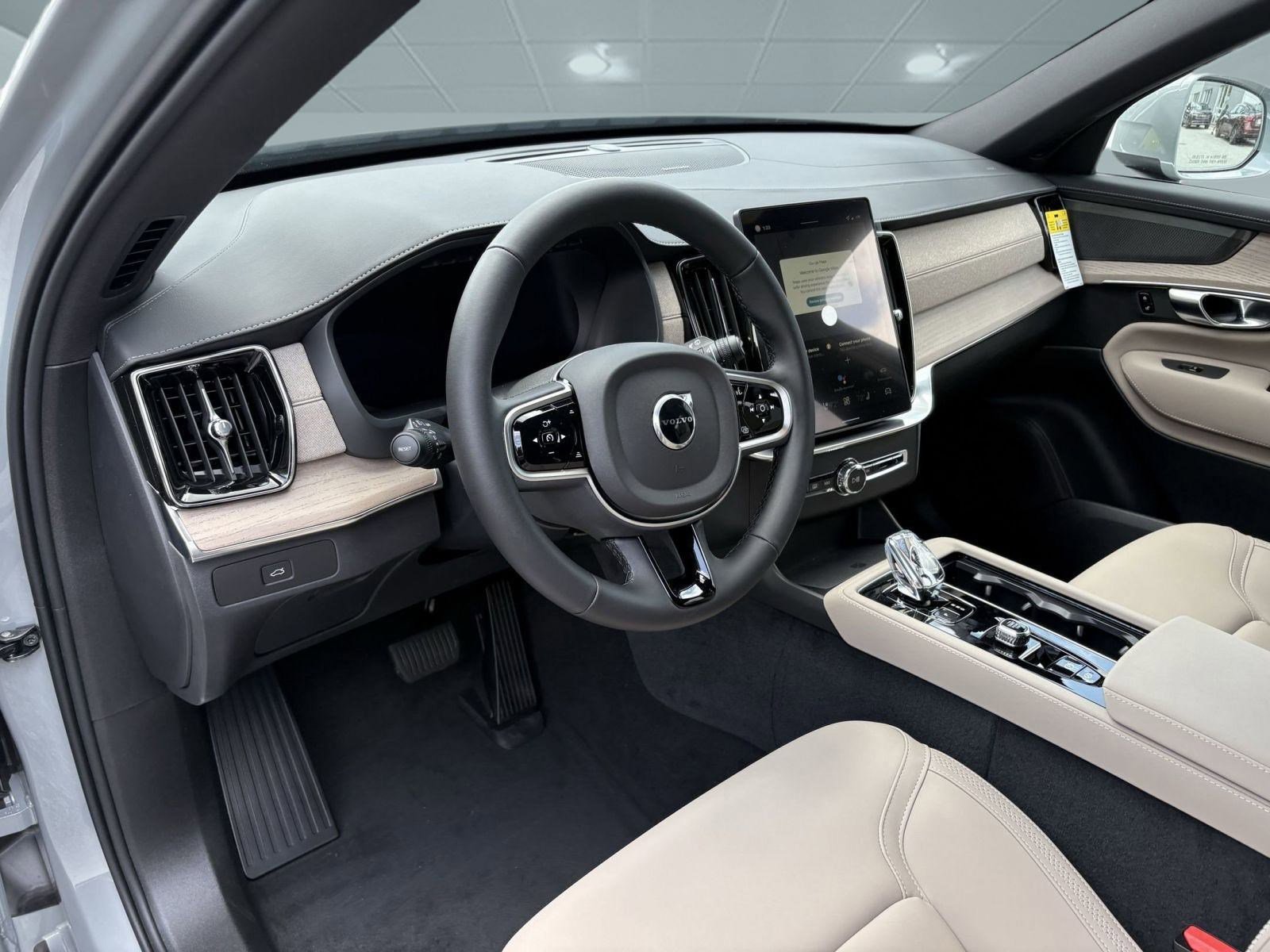 2026 Volvo XC90 Plus photo 4