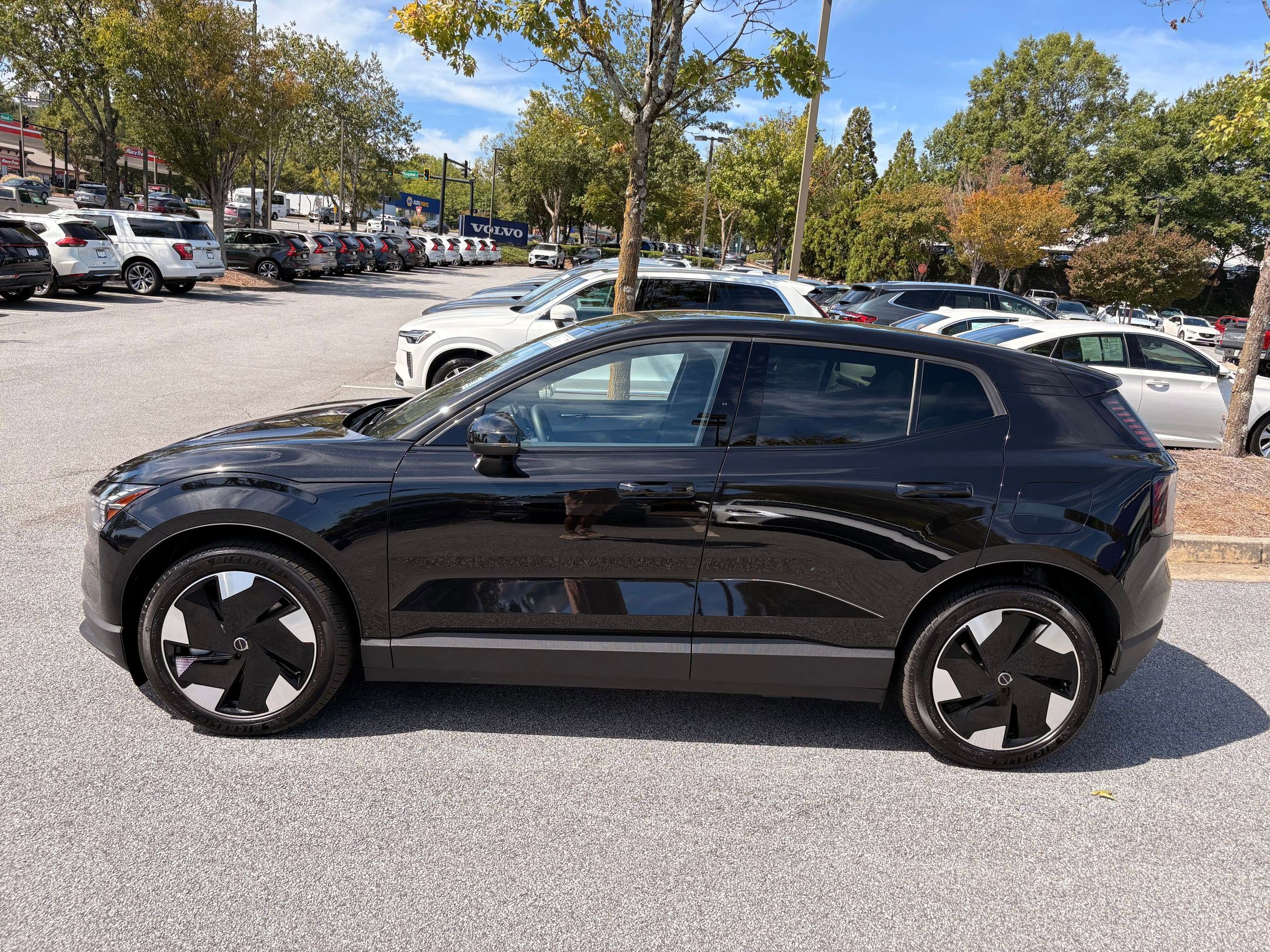 2025 Volvo EX30 Plus photo 2