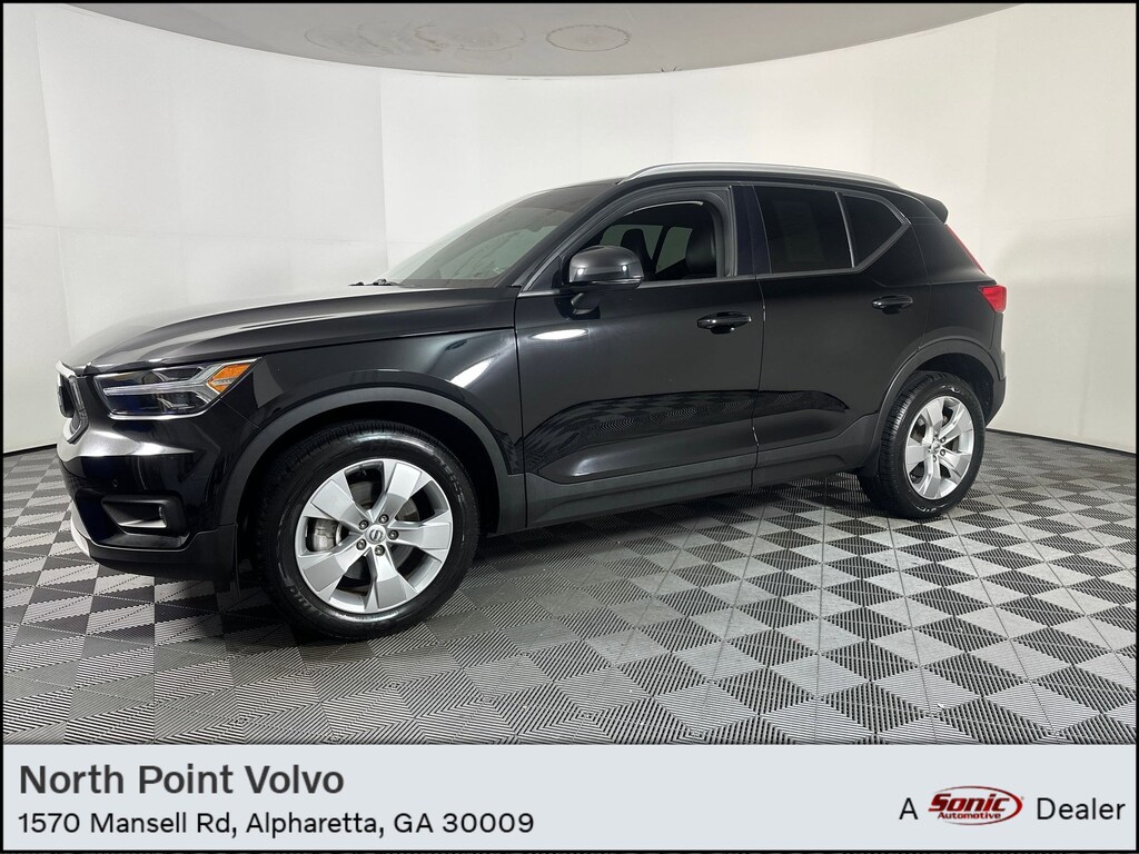 Used 2022 Volvo XC40 Momentum T5 AWD Momentum