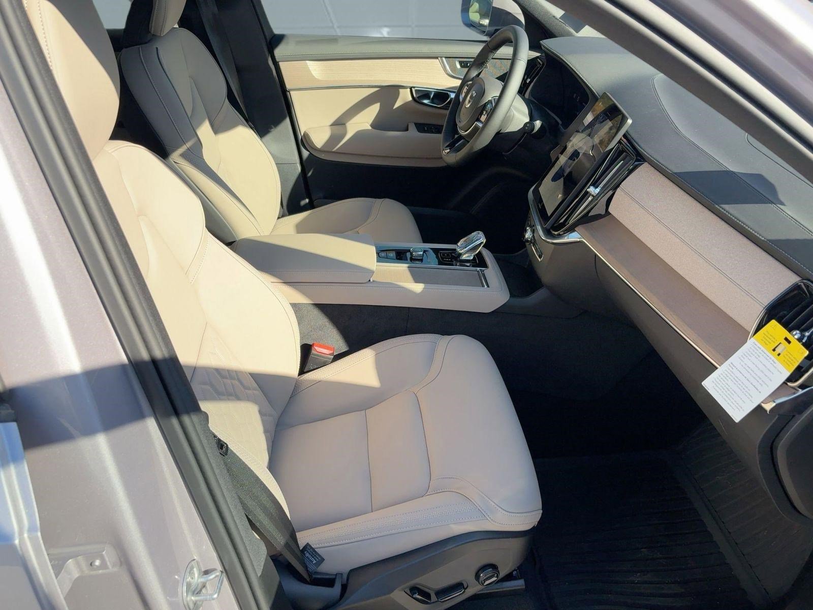 2026 Volvo XC90 Plus - Photo 30