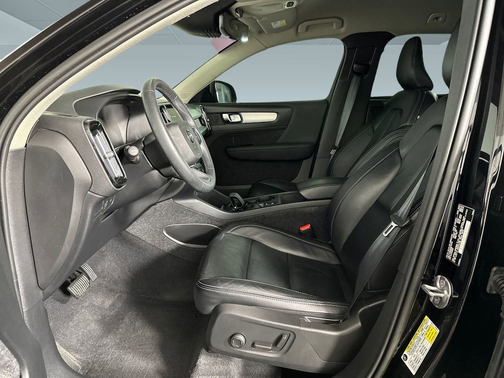 Certified 2022 Volvo XC40 T5 Momentum T5 AWD Momentum