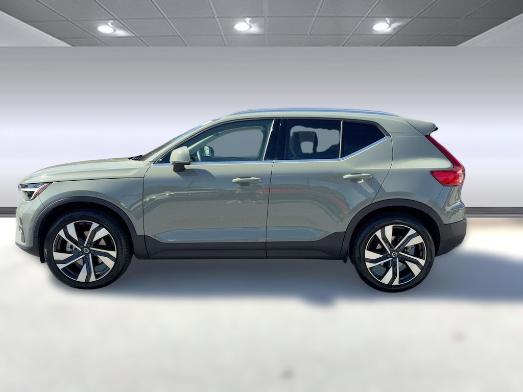 Certified 2023 Volvo XC40 B5 Plus B5 AWD Plus Bright Theme