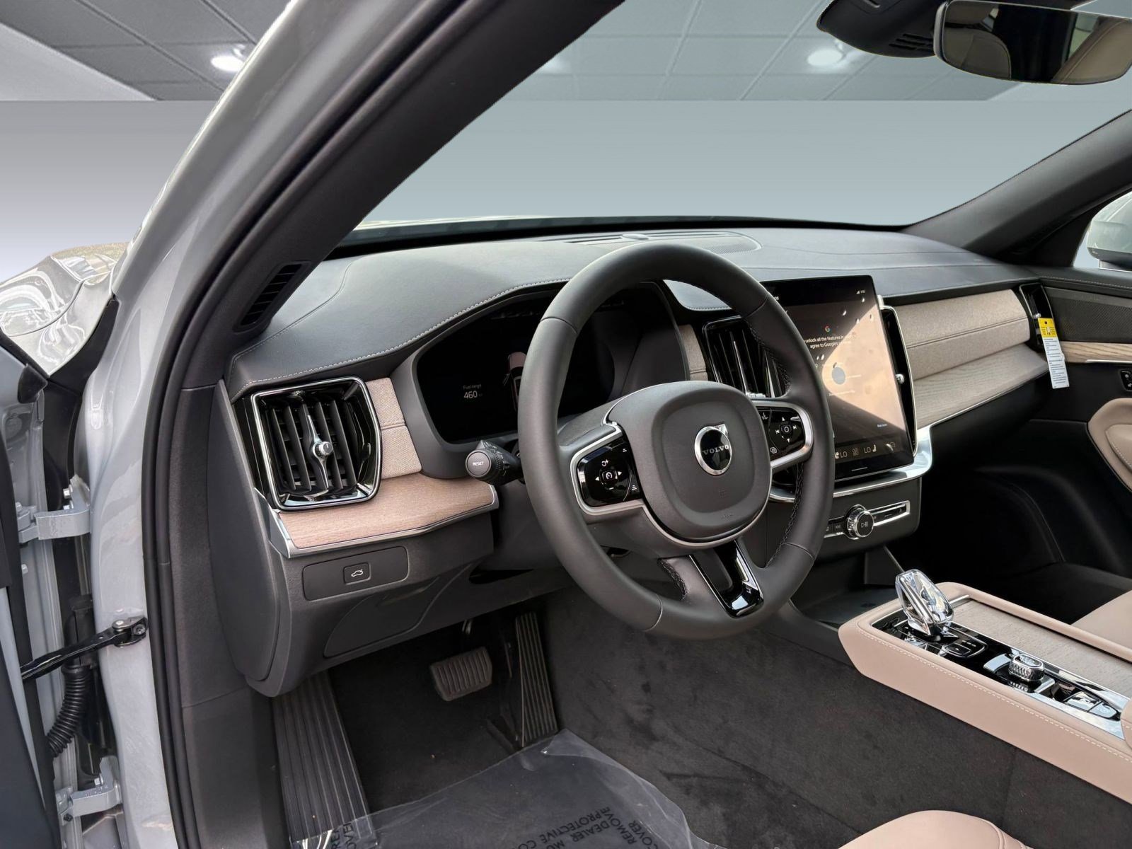 2026 Volvo XC90 Plus photo 4