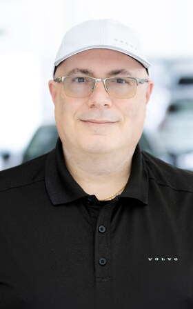 Staff member Louis Dymant from ID_28dd0e