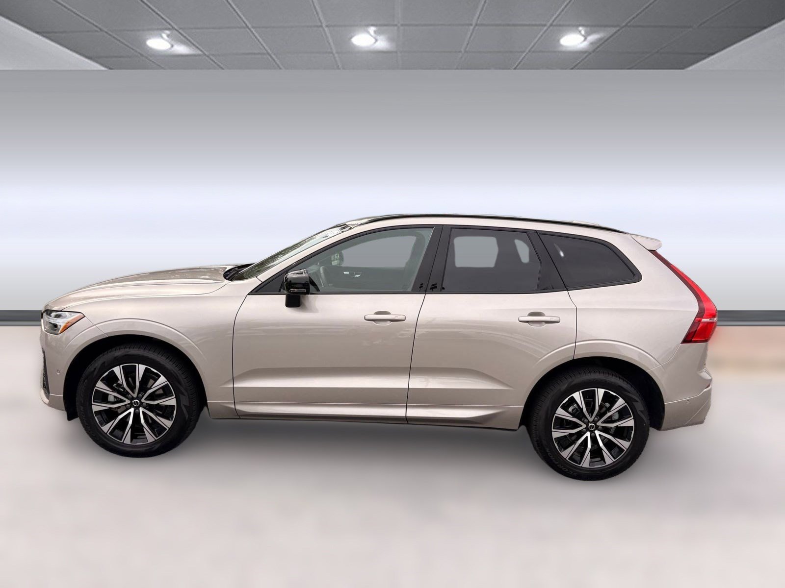 2025 Volvo XC60 B5 Plus photo 2