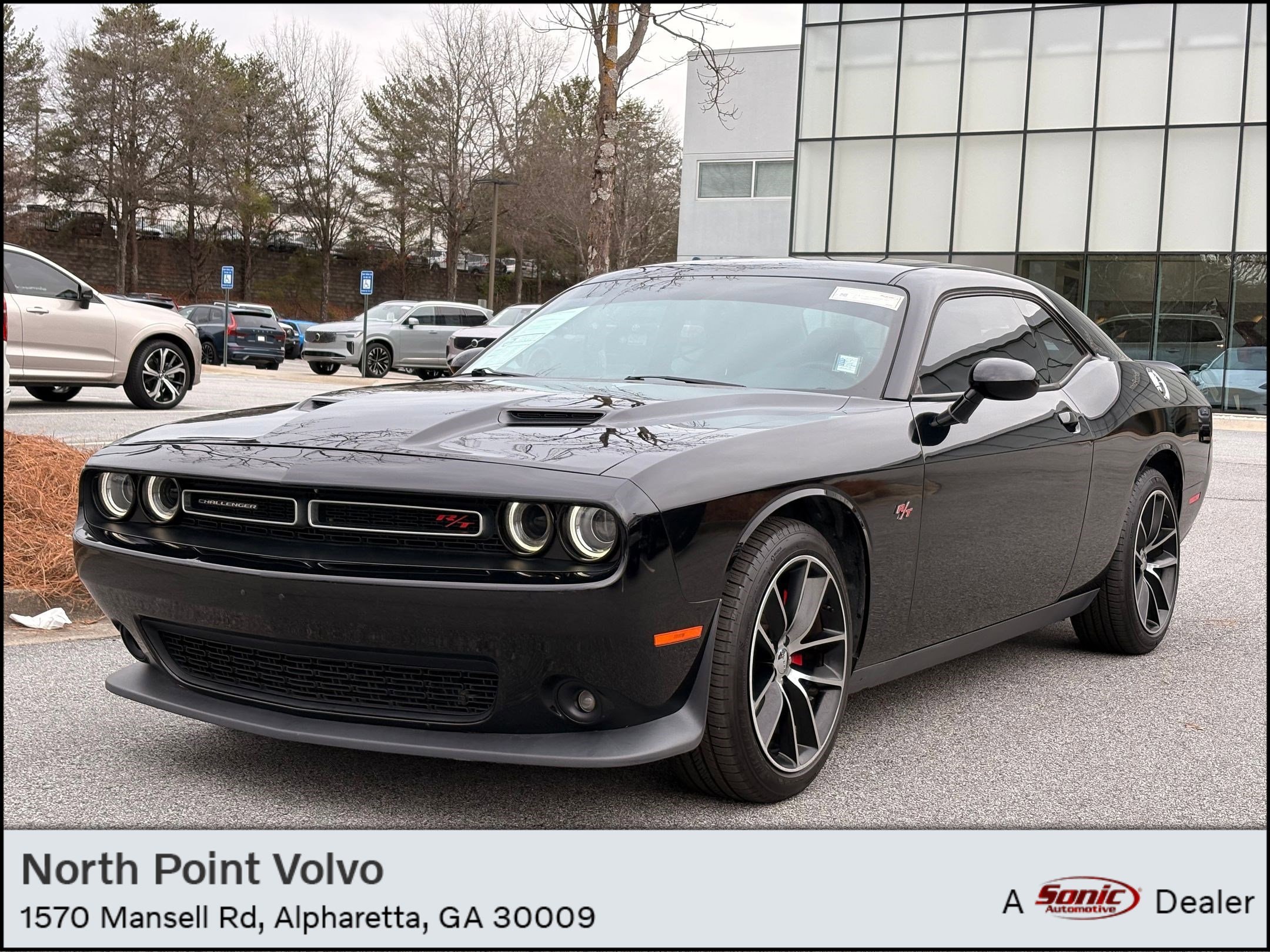 2016 Dodge Challenger SXT's photo