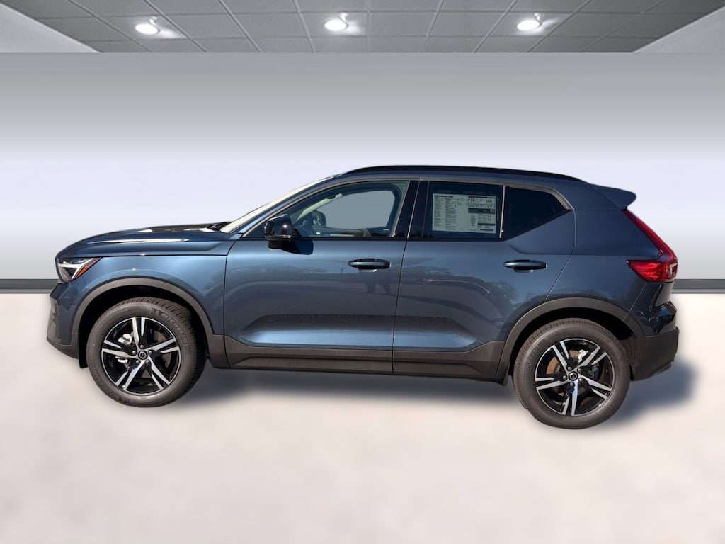 New 2026 Volvo XC40 B5 Core SUV