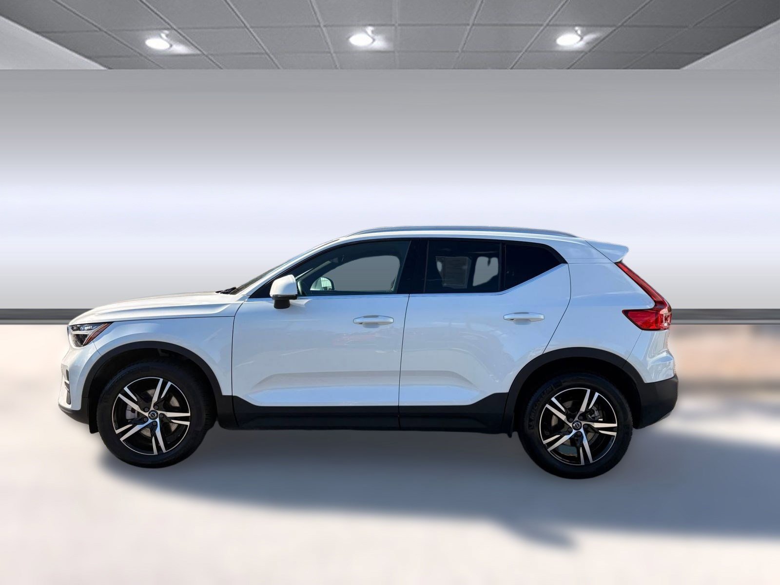2025 Volvo XC40 AWD Core photo 2