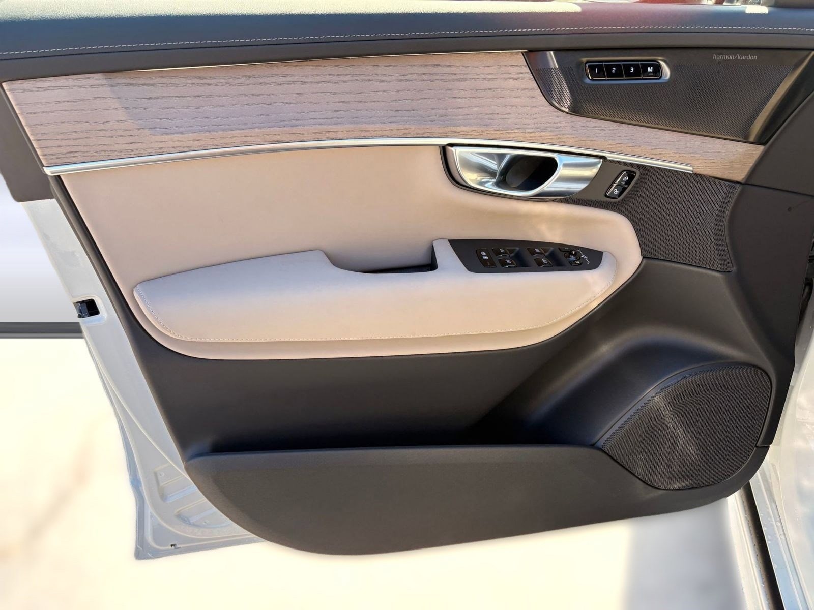 2026 Volvo XC90 Plus - Photo 22
