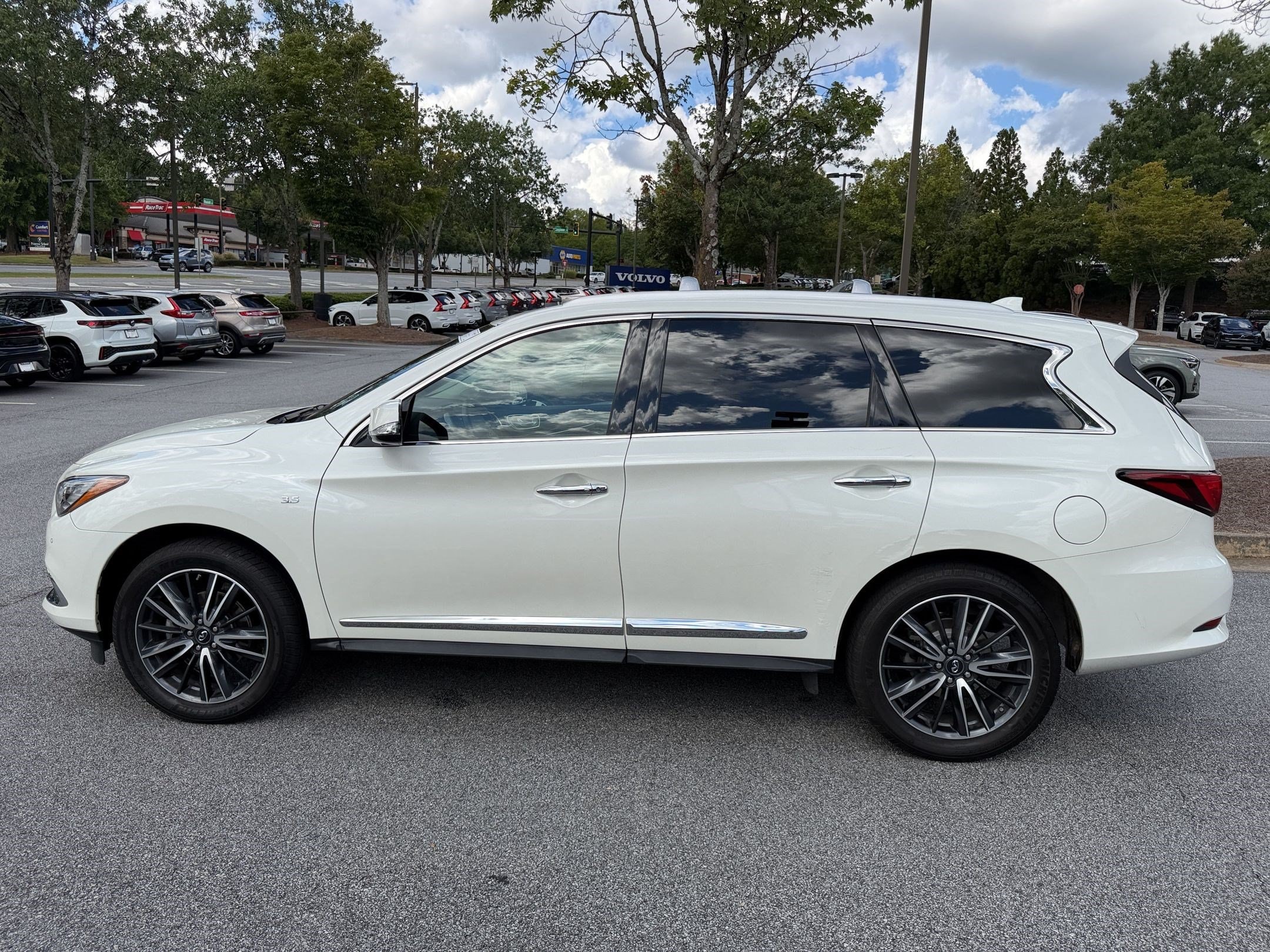 2019 INFINITI QX60 LUXE SUV