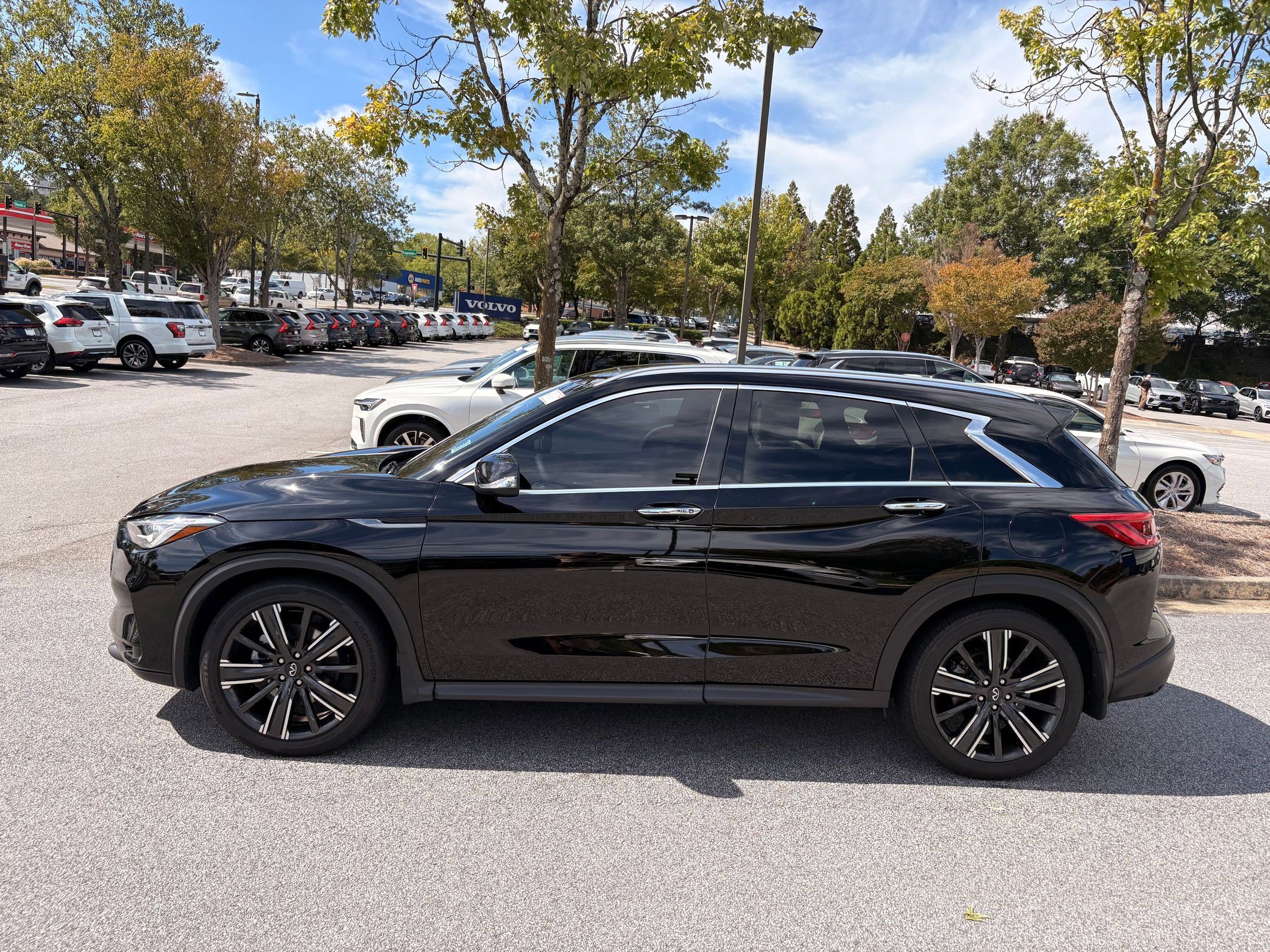 2021 Infiniti QX50 Luxe AWD photo 2