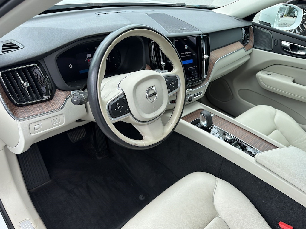 Certified 2022 Volvo XC60 B5 Momentum SUV