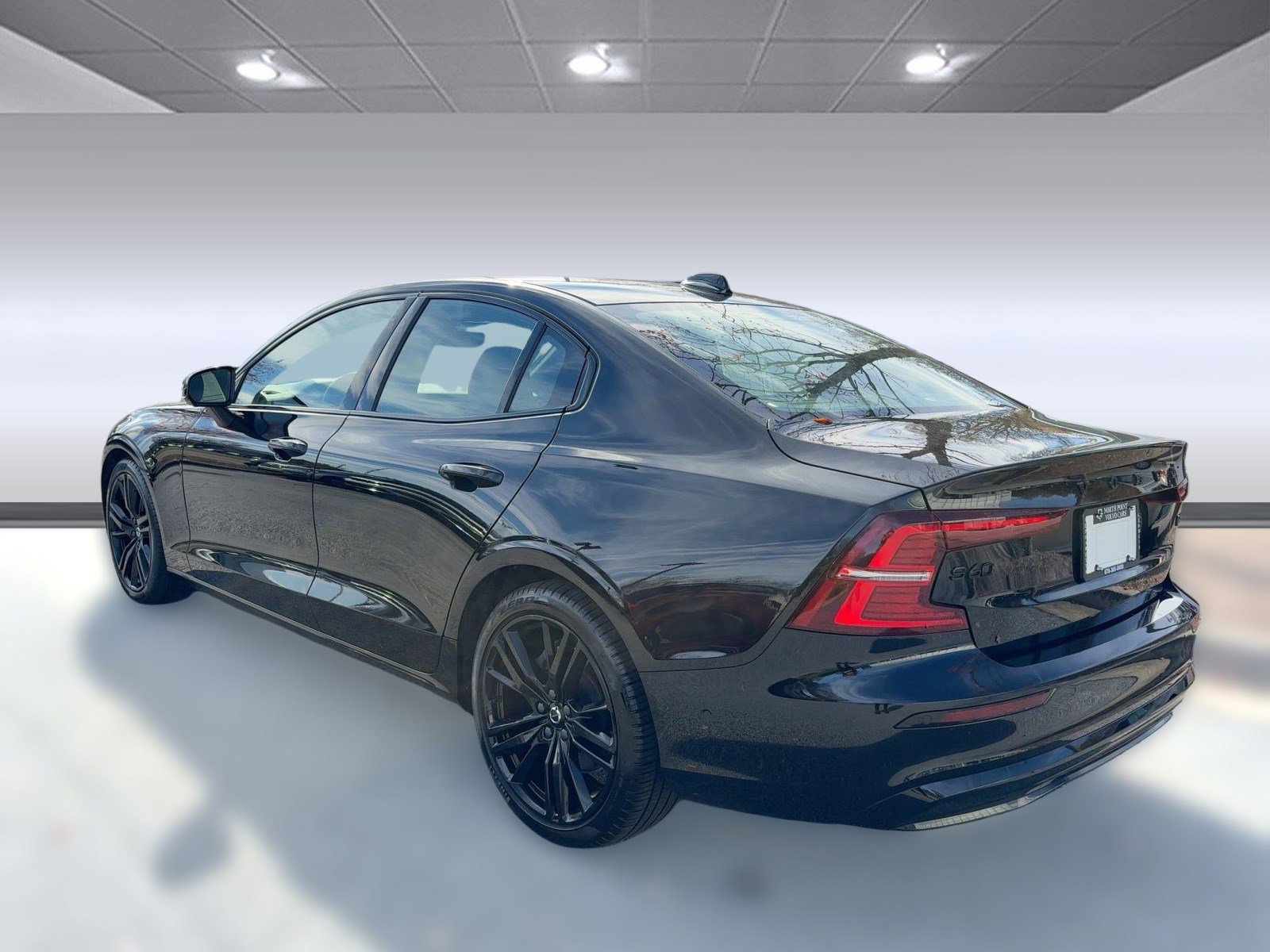 2024 Volvo S60 B5 Plus Black Edition photo 2