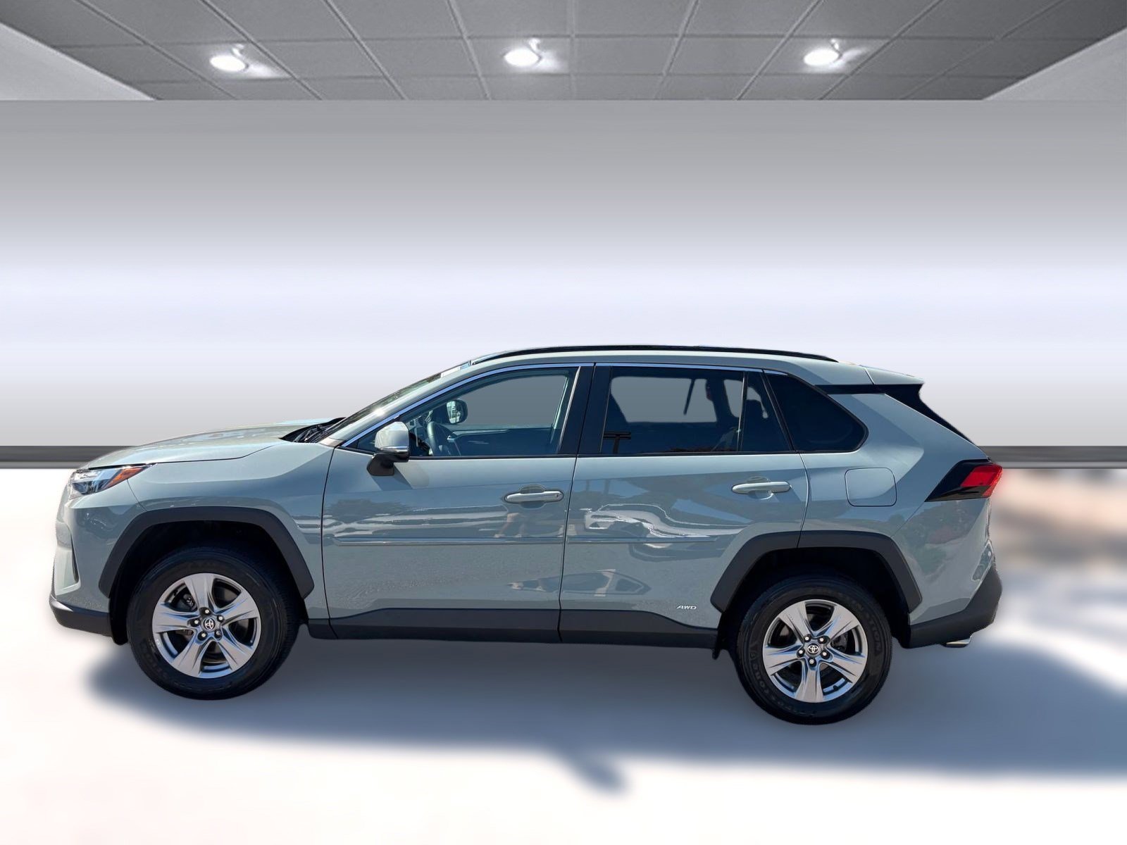 2023 Toyota RAV4 Hybrid XLE photo 2