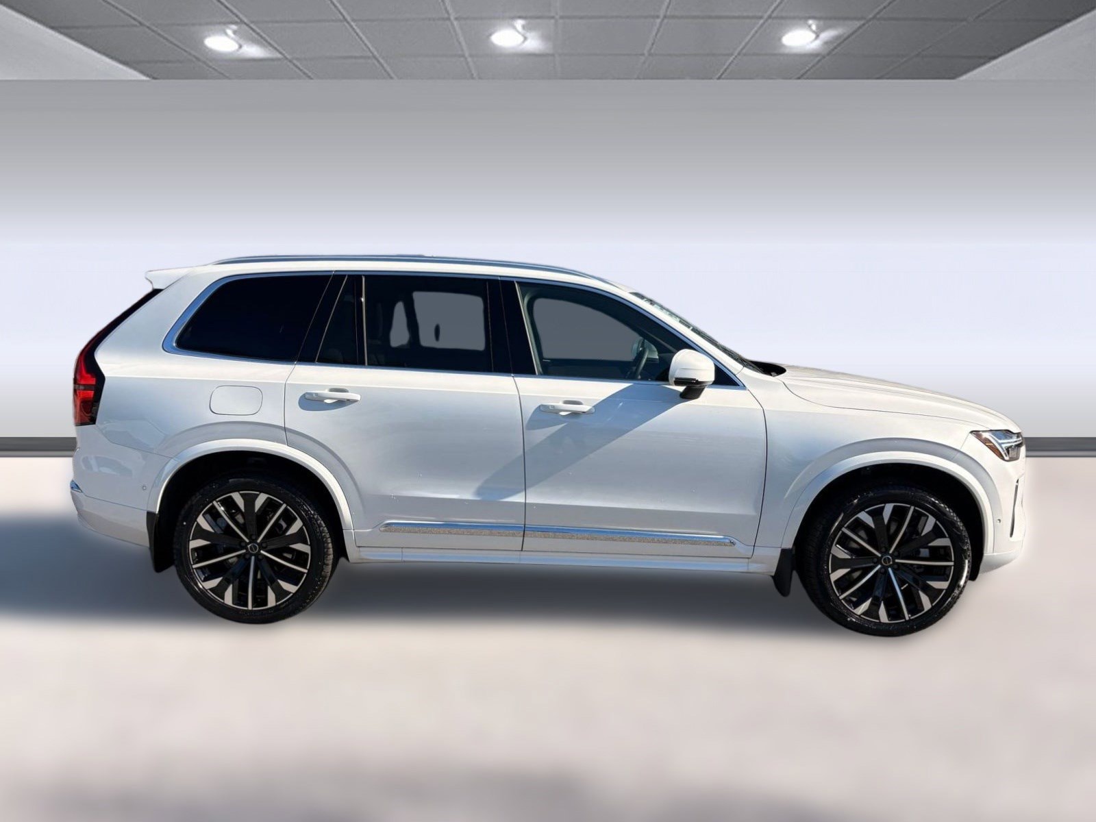 2026 Volvo XC90 Plus - Photo 8