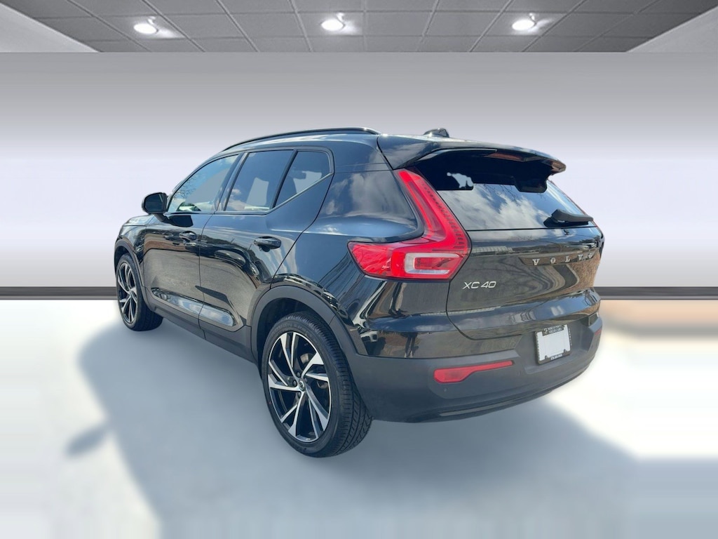 Used 2021 Volvo XC40 T5 R-Design T5 AWD R-Design