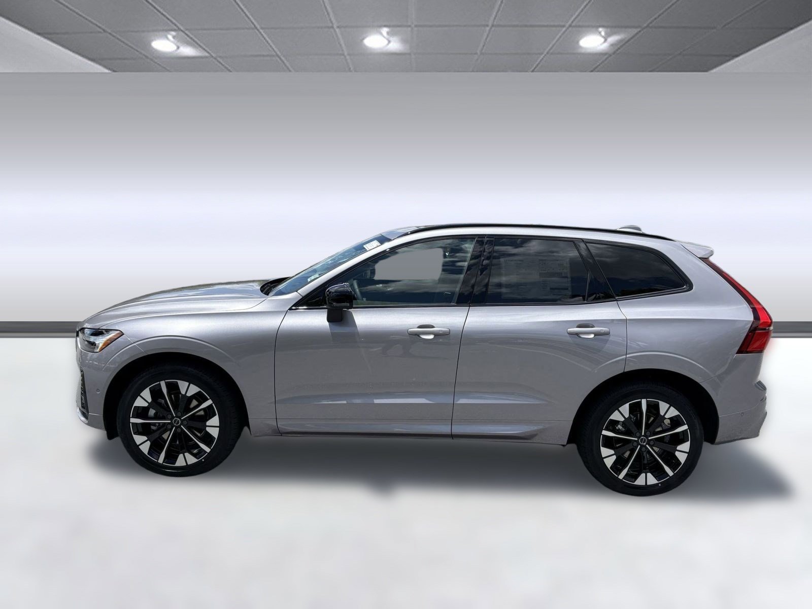 2026 Volvo XC60 B5 Plus photo 2