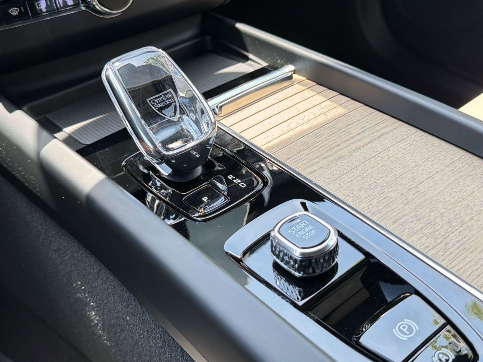 2026 Volvo XC60 Plus - Photo 17